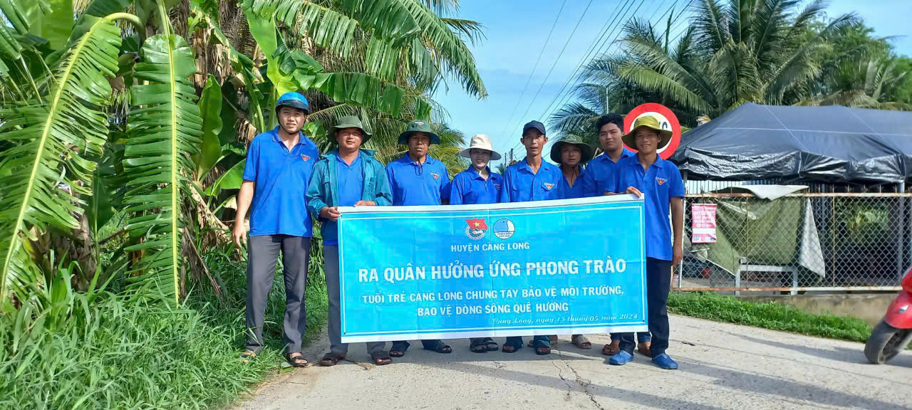 ĐỒNG CHÍ SƠN BÔNG – BÍ THƯ CHI ĐOÀN ẤP NGUYỆT LÃNG C GƯƠNG THANH NIÊN TIÊU BIỂU TRONG HỌC TẬP VÀ LÀM THEO TƯ TƯỞNG, ĐẠO ĐỨC, PHONG CÁCH HỒ CHÍ MINH”